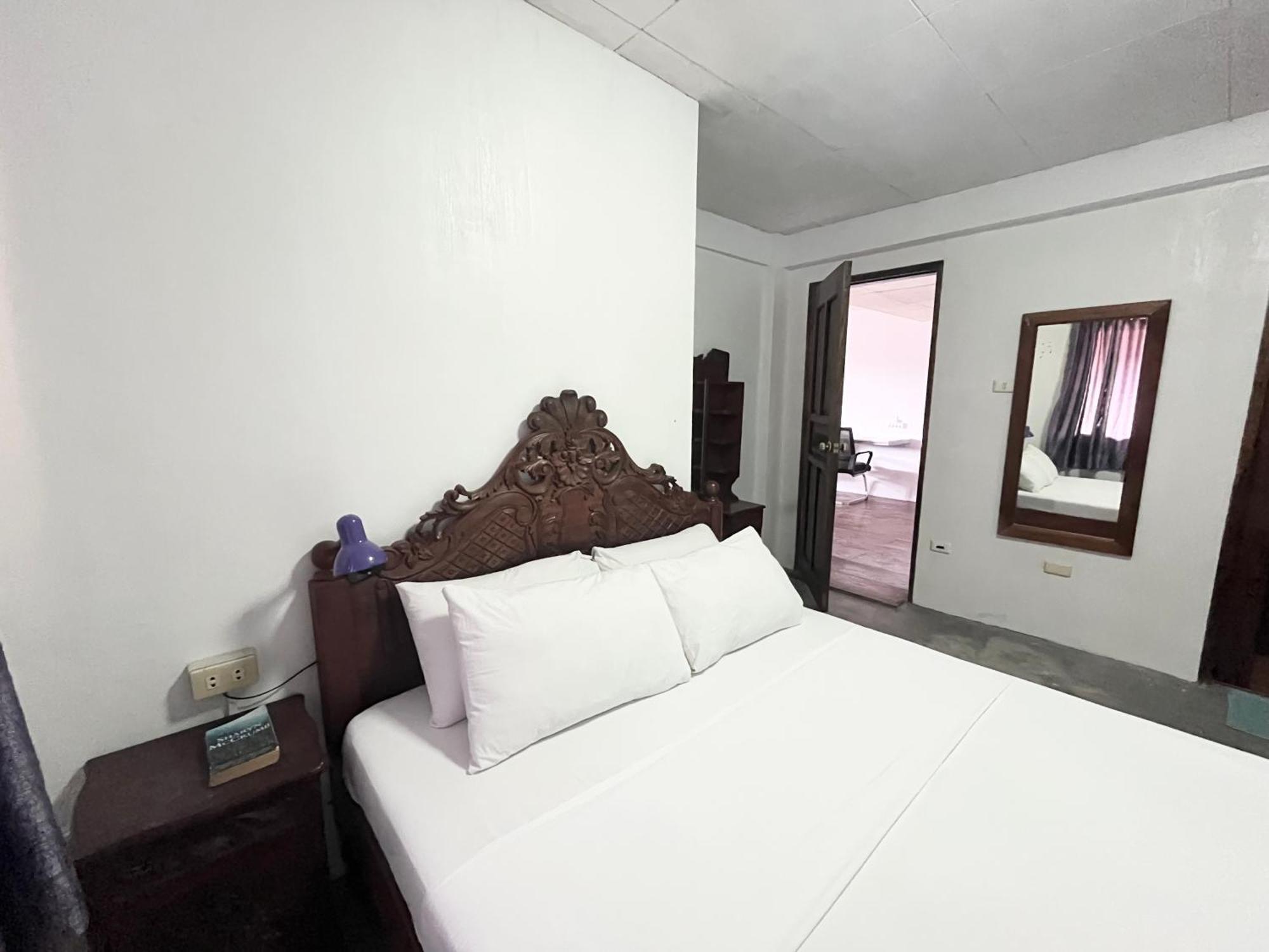 Uncharted Hostel Puerto Galera Ngoại thất bức ảnh
