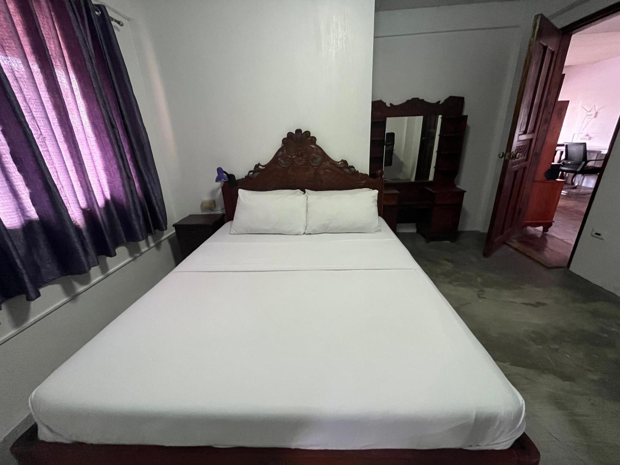 Uncharted Hostel Puerto Galera Ngoại thất bức ảnh